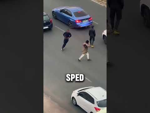 3 Armed Men Try Hijacking Cars in Broad Daylight at Sandton Gate