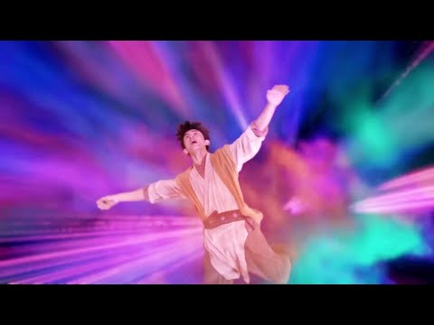 功夫小子被瞧不起，怎料他意外穿越到玄幻世界復活先祖，武功暴涨成為天下第一！