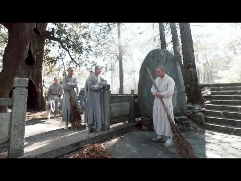 惡僧嘲諷小和尚不會武功,怎料小和尚逆襲成為絕世高手,當眾碾壓他!
