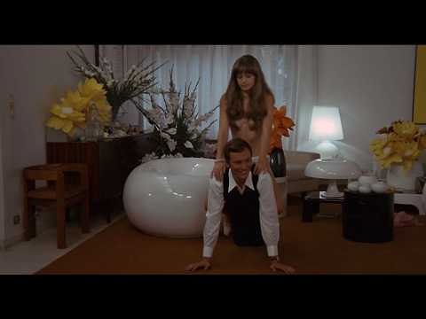 Her husband is away, so she's gonna be… The Slave | Scacco alla regina | Full Sexy Italian Comedy