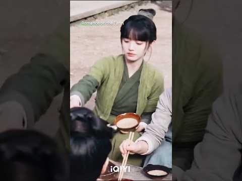 ¡A la hora de comer, todo depende de la velocidad de tus manos! 😂 | iQIYI Spanish #shorts