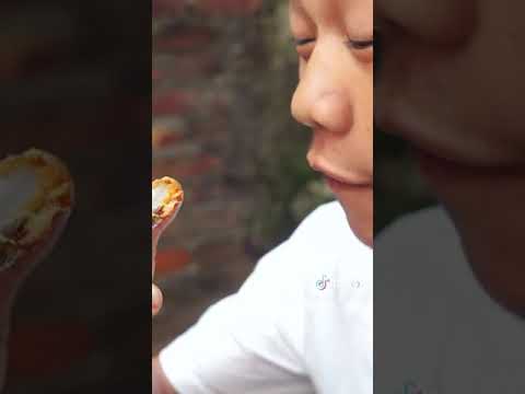 คนจีนกินอาหารพากย์ไทย