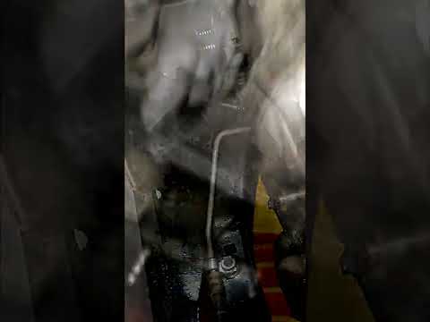 How to fix a oil leak.Hack. ALWAYS use the right tool. #JTtheCarGuy #shorts #youtubeshorts #mechanic
