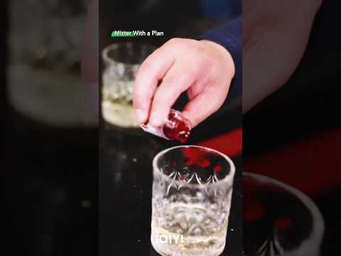 La chica fue incriminada, pero la salvaron a tiempo. | iQIYI Spanish #shorts