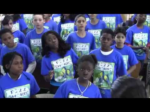 PS22 Chorus "SOMEWHERE OVER THE RAINBOW" (plus Hollywood footage!)
